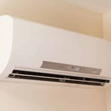 Why Are They Called Ductless Mini Splits? A wall-mount mini-split heating and air conditioning unit installed in a new house. A modern heat pump, this unit heats a house in winter and cools in the summer. This type of system eliminates ductwork which is a primary source of inefficiency in a conventional system making this about 30% more efficient. This particular unit has an eye sensor which pans the room looking for hot or cold spots and directs the airflow accordingly.